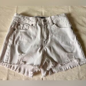 Indigo Rein Women’s Raw Hem Ripped Denim Shorts, Size 3/25, white. Pre- owned